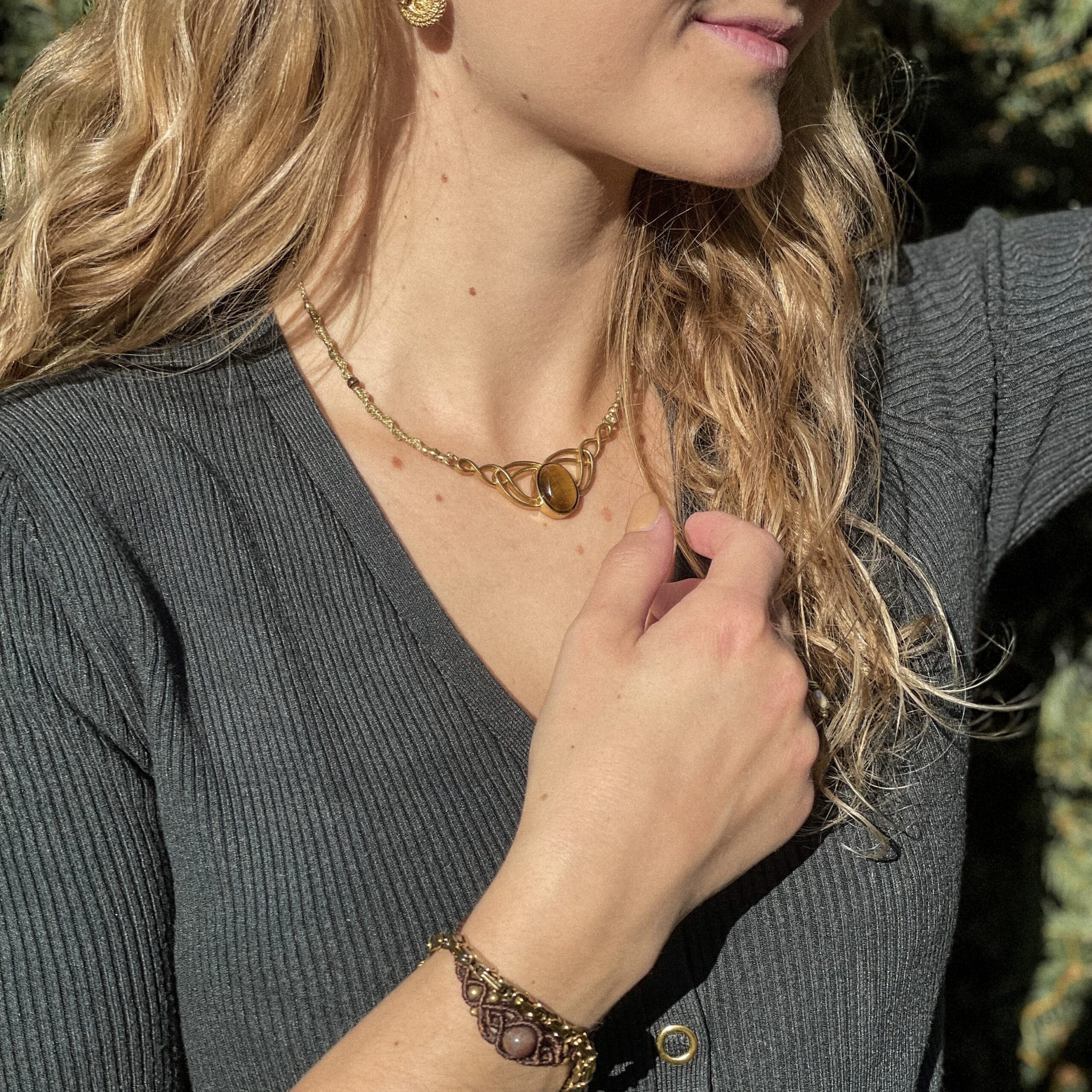 Najla-Collier mit Tigerauge Tragefoto